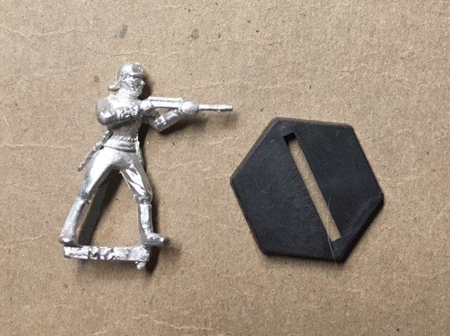 B5 RPG Centauri Republic guardsman figure (aiming rifle)