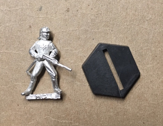 B5 RPG Centauri Republic guardsman figure (raising rifle to shoot)