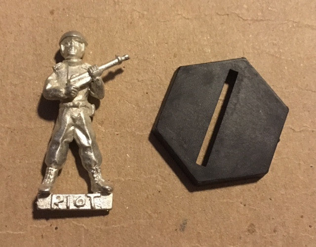 B5 RPG Earth Alliance riot troop figure (holding rifle)