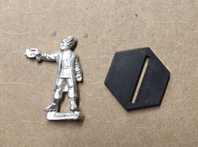 B5 RPG Minbari Federation guard figure (aiming pistol)